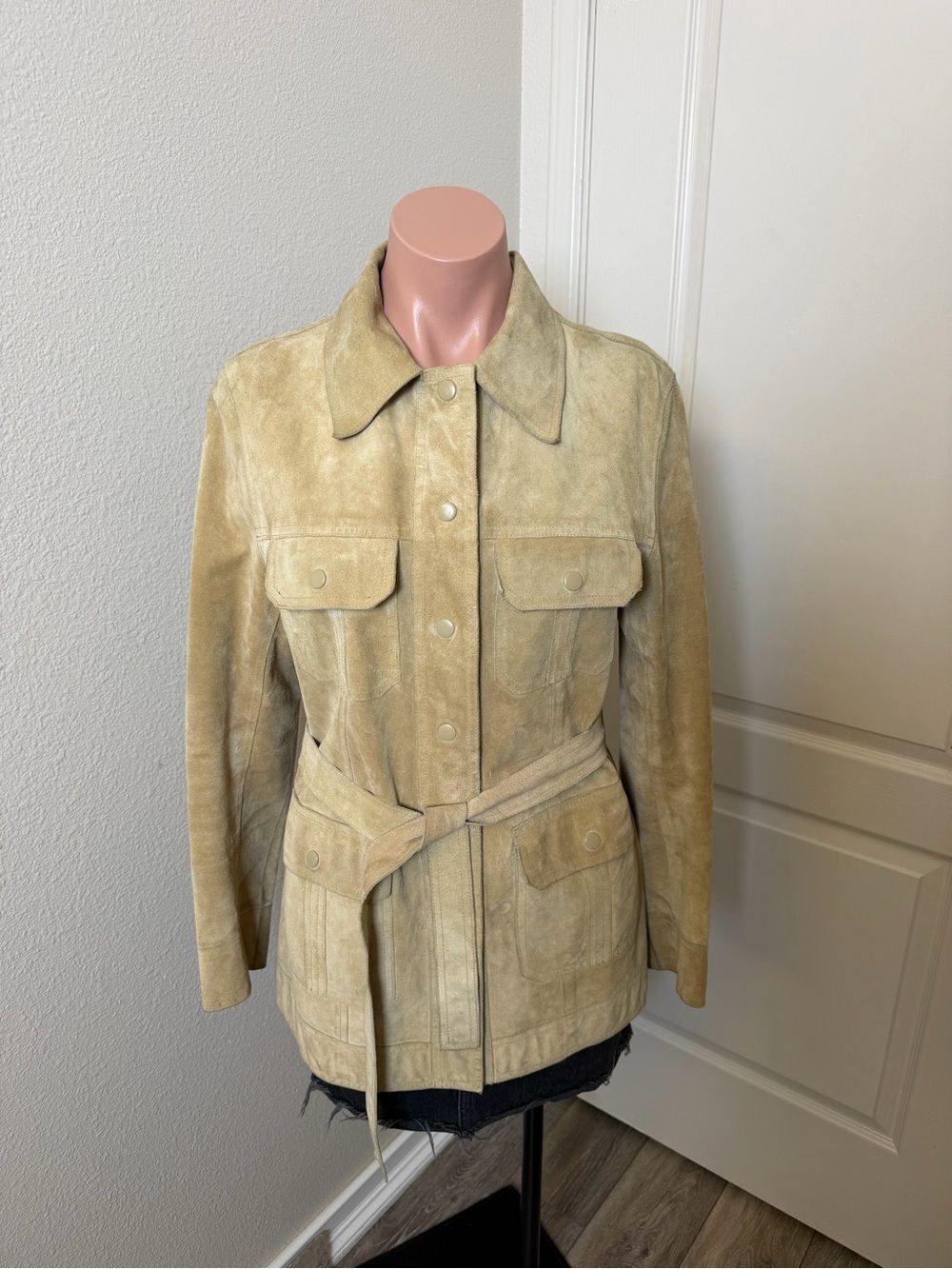 VTG Rogue Beige Suede Belted Jacket Sz M